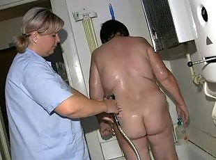 الاستحمام, ممرضة